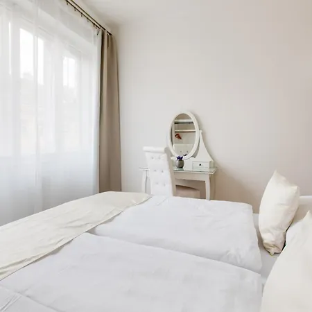 Wenceslas Square Royal Two Bedroom Apartment Prague