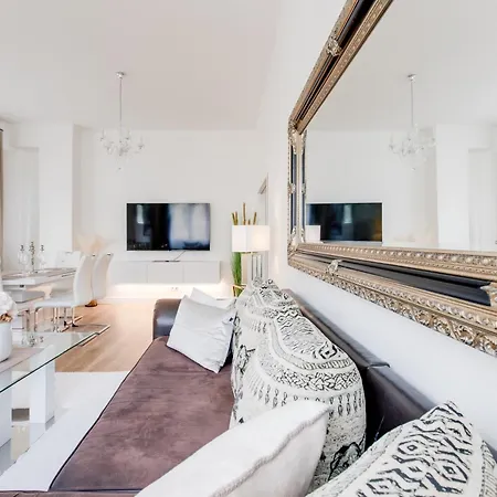 Wenceslas Square Royal Two Bedroom Apartamento *